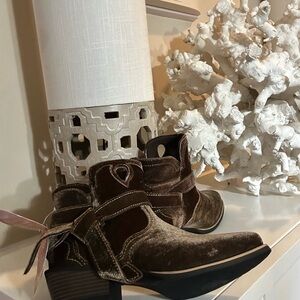 Velvet Heeled Boots in Brown